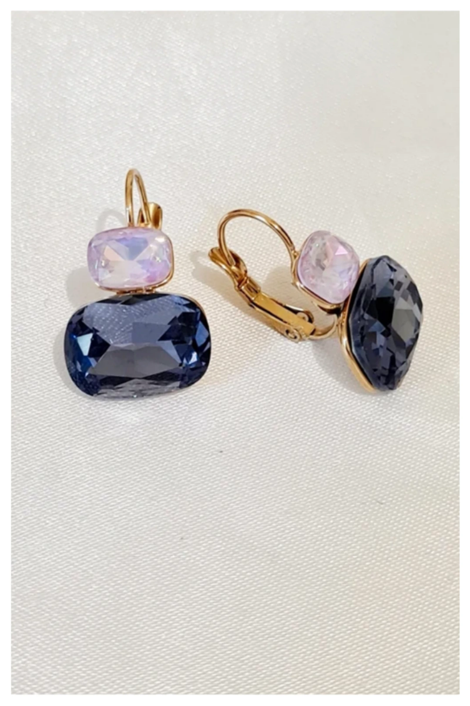 Boucles d'oreilles dorées cristaux mauves – photo 2